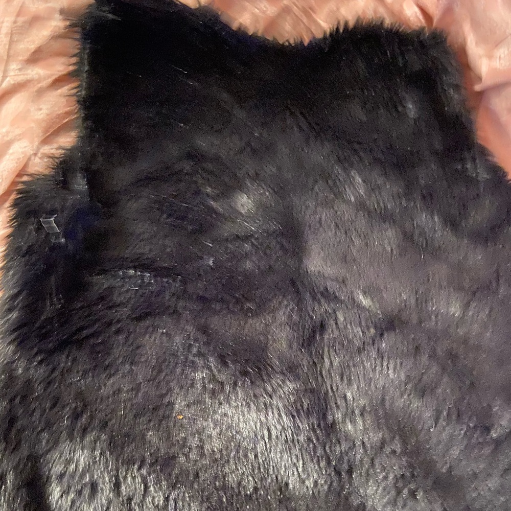 Faux fur vest - Picture 2 of 3